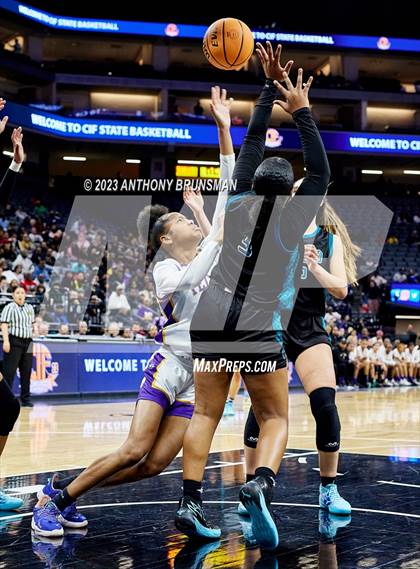 Thumbnail 1 in Santiago vs. Oakland Tech (CIF State D1 Final) photogallery.