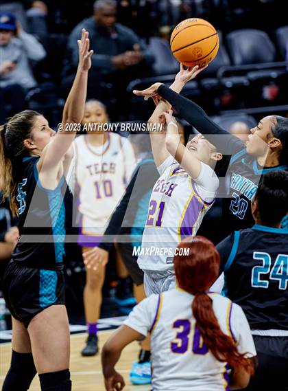 Thumbnail 1 in Santiago vs. Oakland Tech (CIF State D1 Final) photogallery.