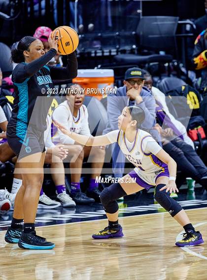 Thumbnail 2 in Santiago vs. Oakland Tech (CIF State D1 Final) photogallery.