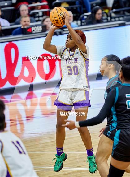 Thumbnail 3 in Santiago vs. Oakland Tech (CIF State D1 Final) photogallery.