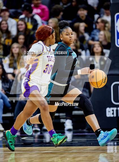 Thumbnail 2 in Santiago vs. Oakland Tech (CIF State D1 Final) photogallery.