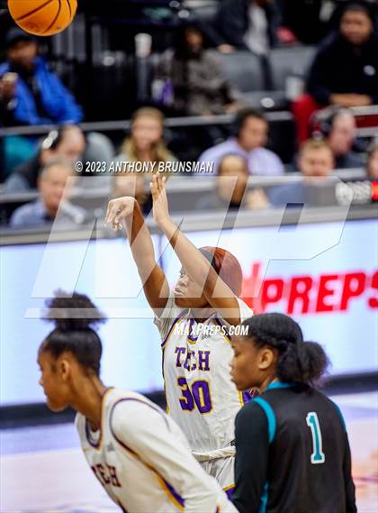 Thumbnail 1 in Santiago vs. Oakland Tech (CIF State D1 Final) photogallery.
