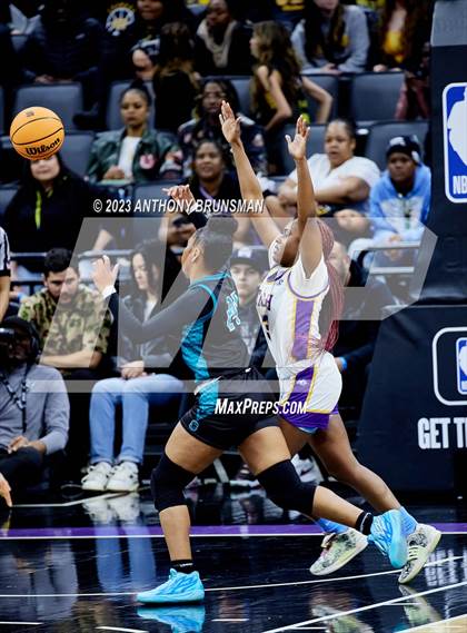 Thumbnail 2 in Santiago vs. Oakland Tech (CIF State D1 Final) photogallery.