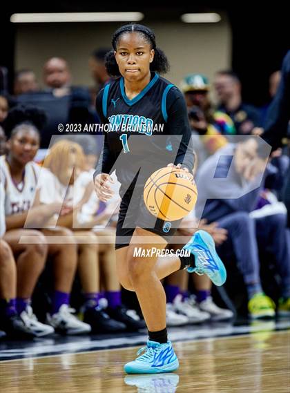 Thumbnail 1 in Santiago vs. Oakland Tech (CIF State D1 Final) photogallery.