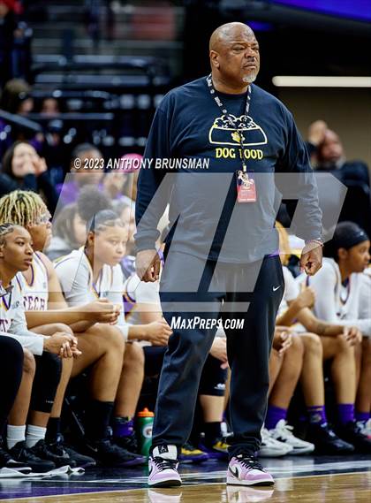 Thumbnail 2 in Santiago vs. Oakland Tech (CIF State D1 Final) photogallery.