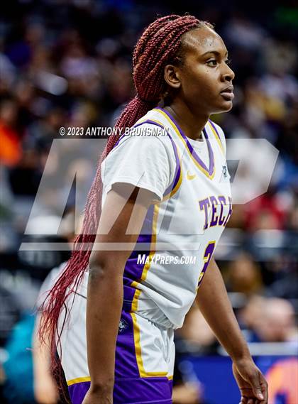 Thumbnail 2 in Santiago vs. Oakland Tech (CIF State D1 Final) photogallery.