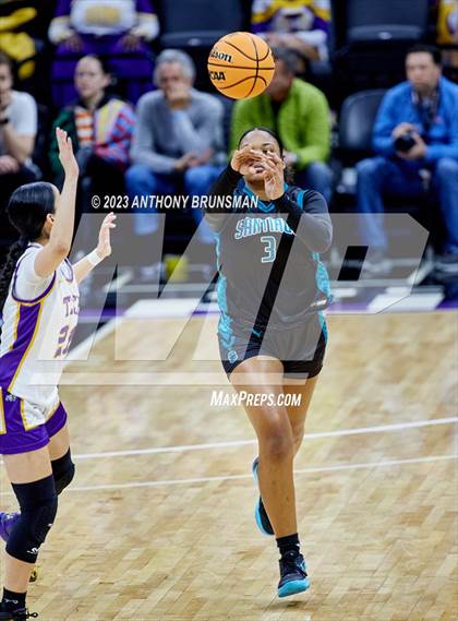 Thumbnail 3 in Santiago vs. Oakland Tech (CIF State D1 Final) photogallery.