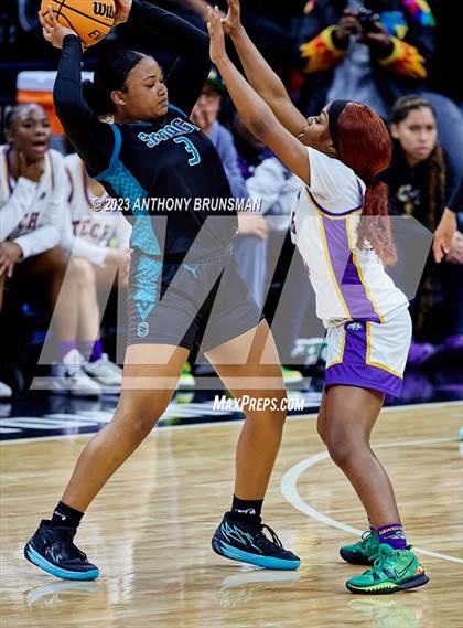 Thumbnail 3 in Santiago vs. Oakland Tech (CIF State D1 Final) photogallery.