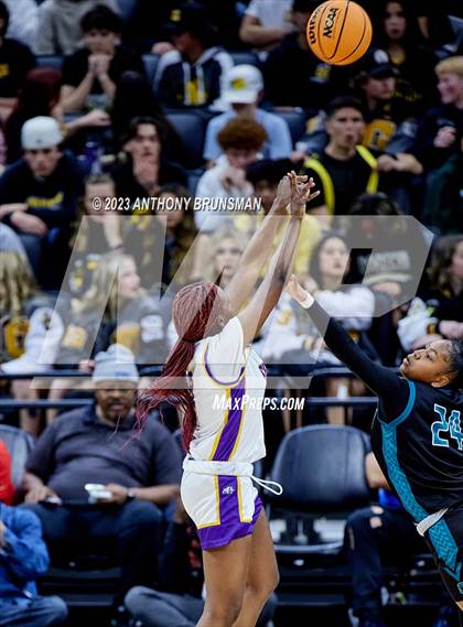 Thumbnail 1 in Santiago vs. Oakland Tech (CIF State D1 Final) photogallery.
