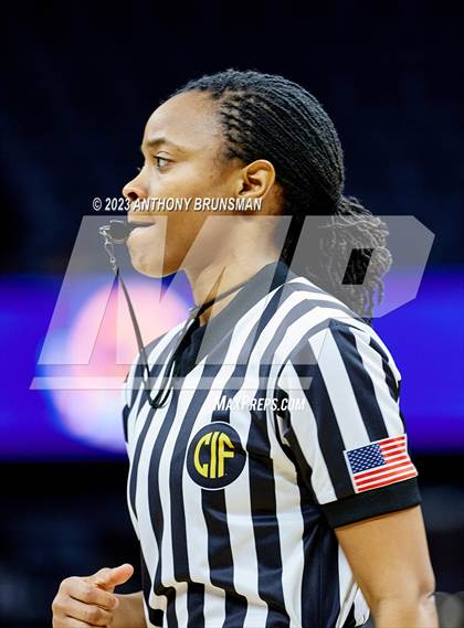 Thumbnail 1 in Santiago vs. Oakland Tech (CIF State D1 Final) photogallery.