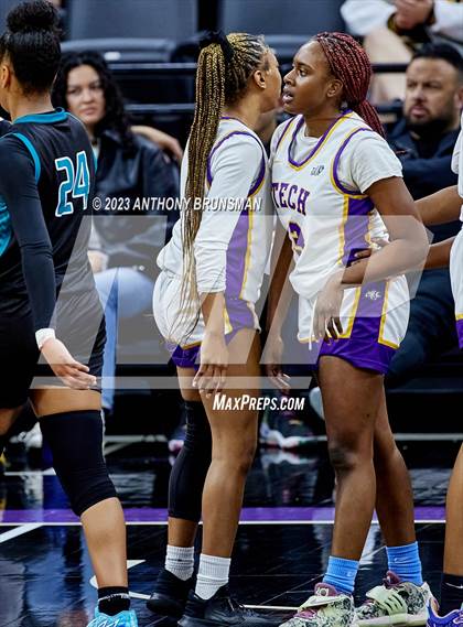 Thumbnail 1 in Santiago vs. Oakland Tech (CIF State D1 Final) photogallery.
