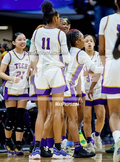 Thumbnail 2 in Santiago vs. Oakland Tech (CIF State D1 Final) photogallery.
