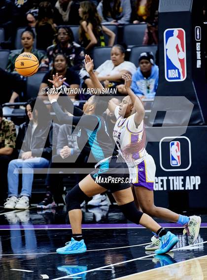Thumbnail 1 in Santiago vs. Oakland Tech (CIF State D1 Final) photogallery.