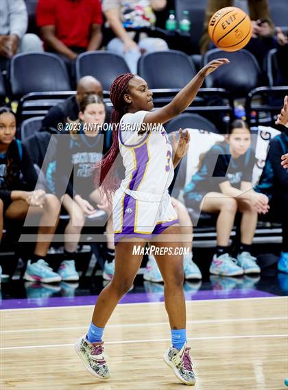 Thumbnail 3 in Santiago vs. Oakland Tech (CIF State D1 Final) photogallery.