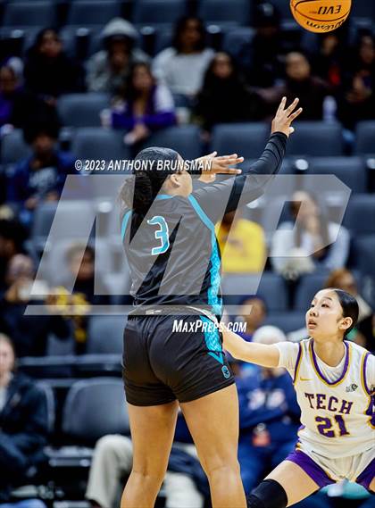 Thumbnail 3 in Santiago vs. Oakland Tech (CIF State D1 Final) photogallery.