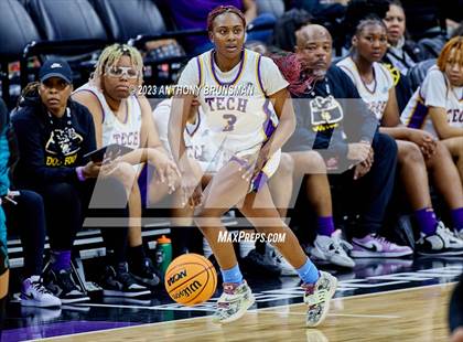 Thumbnail 3 in Santiago vs. Oakland Tech (CIF State D1 Final) photogallery.