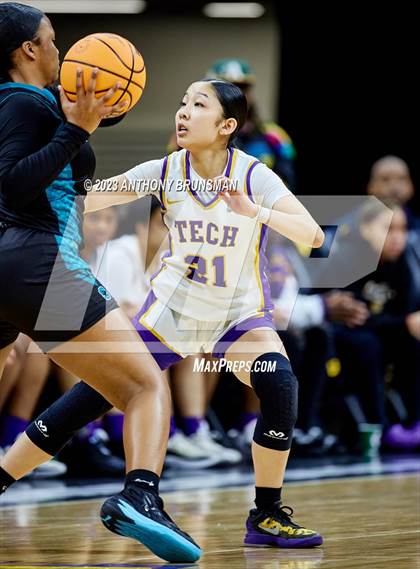 Thumbnail 3 in Santiago vs. Oakland Tech (CIF State D1 Final) photogallery.
