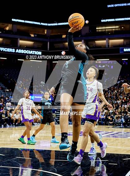 Thumbnail 3 in Santiago vs. Oakland Tech (CIF State D1 Final) photogallery.