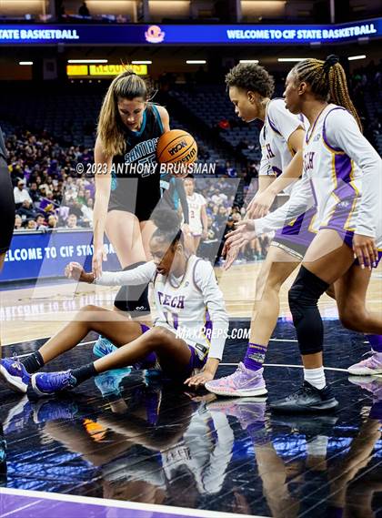 Thumbnail 2 in Santiago vs. Oakland Tech (CIF State D1 Final) photogallery.