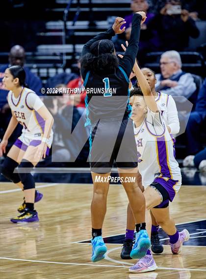 Thumbnail 1 in Santiago vs. Oakland Tech (CIF State D1 Final) photogallery.