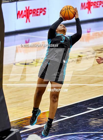 Thumbnail 2 in Santiago vs. Oakland Tech (CIF State D1 Final) photogallery.