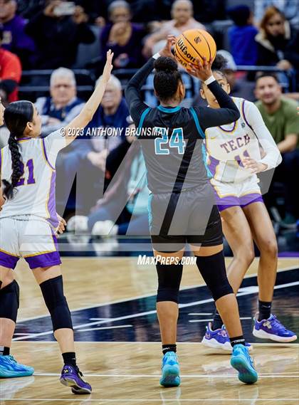 Thumbnail 1 in Santiago vs. Oakland Tech (CIF State D1 Final) photogallery.