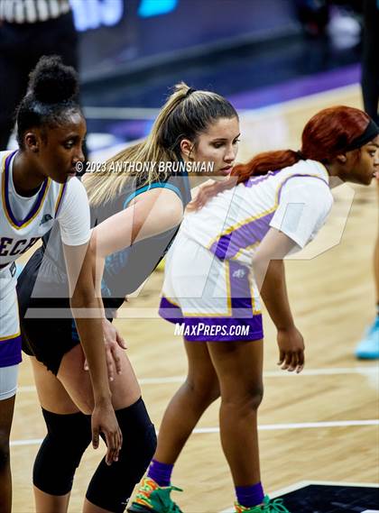 Thumbnail 1 in Santiago vs. Oakland Tech (CIF State D1 Final) photogallery.