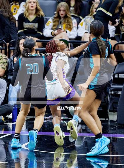 Thumbnail 2 in Santiago vs. Oakland Tech (CIF State D1 Final) photogallery.