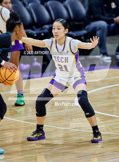 Thumbnail 2 in Santiago vs. Oakland Tech (CIF State D1 Final) photogallery.