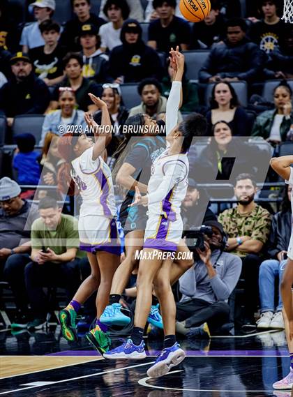 Thumbnail 1 in Santiago vs. Oakland Tech (CIF State D1 Final) photogallery.