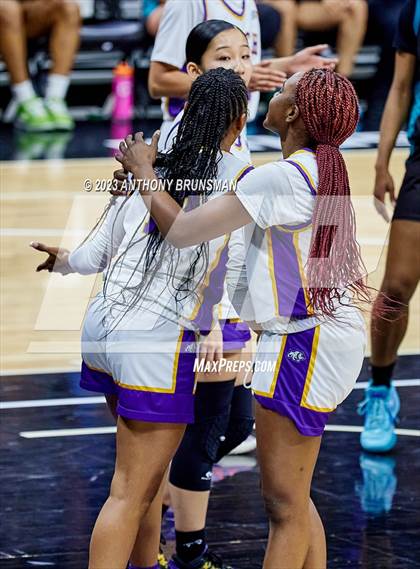 Thumbnail 2 in Santiago vs. Oakland Tech (CIF State D1 Final) photogallery.