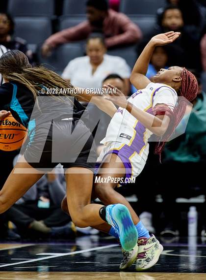Thumbnail 3 in Santiago vs. Oakland Tech (CIF State D1 Final) photogallery.