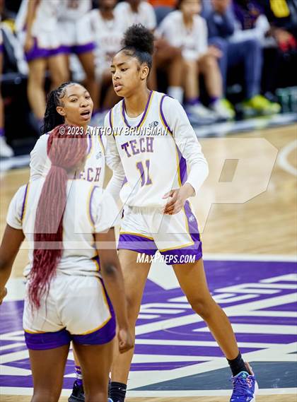 Thumbnail 3 in Santiago vs. Oakland Tech (CIF State D1 Final) photogallery.