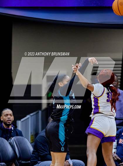 Thumbnail 2 in Santiago vs. Oakland Tech (CIF State D1 Final) photogallery.