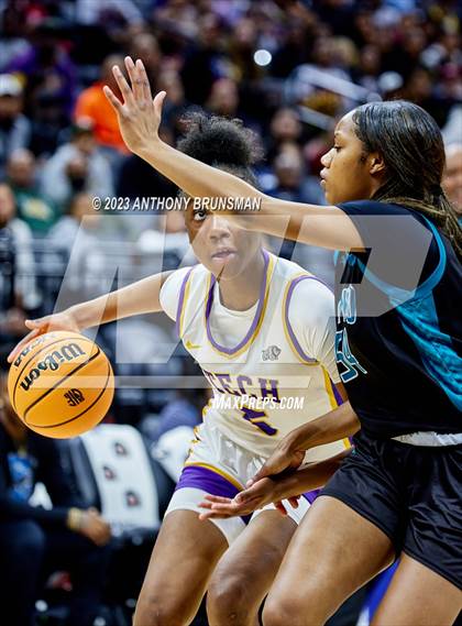 Thumbnail 2 in Santiago vs. Oakland Tech (CIF State D1 Final) photogallery.