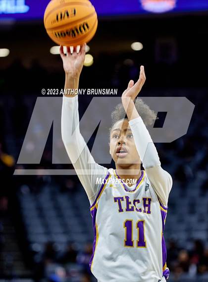 Thumbnail 3 in Santiago vs. Oakland Tech (CIF State D1 Final) photogallery.