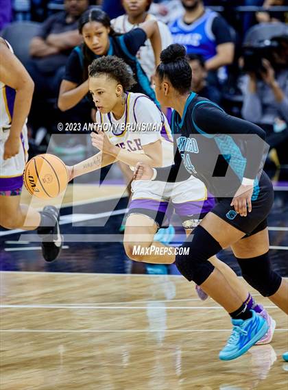 Thumbnail 2 in Santiago vs. Oakland Tech (CIF State D1 Final) photogallery.