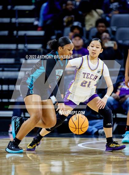 Thumbnail 2 in Santiago vs. Oakland Tech (CIF State D1 Final) photogallery.