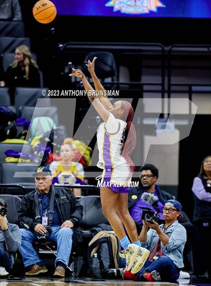 Thumbnail 3 in Santiago vs. Oakland Tech (CIF State D1 Final) photogallery.