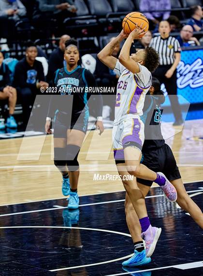 Thumbnail 2 in Santiago vs. Oakland Tech (CIF State D1 Final) photogallery.