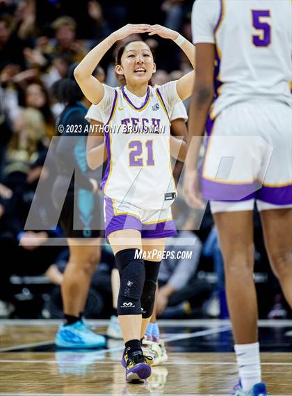 Thumbnail 2 in Santiago vs. Oakland Tech (CIF State D1 Final) photogallery.