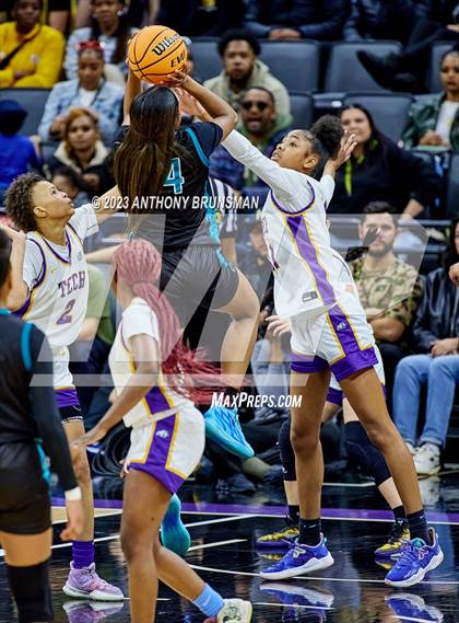 Thumbnail 1 in Santiago vs. Oakland Tech (CIF State D1 Final) photogallery.