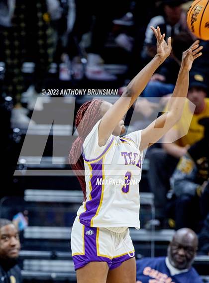 Thumbnail 1 in Santiago vs. Oakland Tech (CIF State D1 Final) photogallery.
