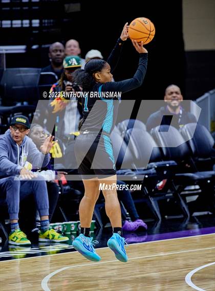 Thumbnail 3 in Santiago vs. Oakland Tech (CIF State D1 Final) photogallery.
