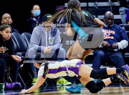 Thumbnail 3 in Santiago vs. Oakland Tech (CIF State D1 Final) photogallery.