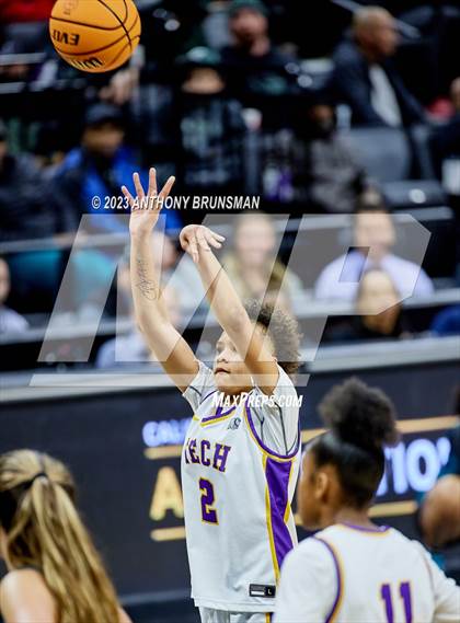 Thumbnail 3 in Santiago vs. Oakland Tech (CIF State D1 Final) photogallery.