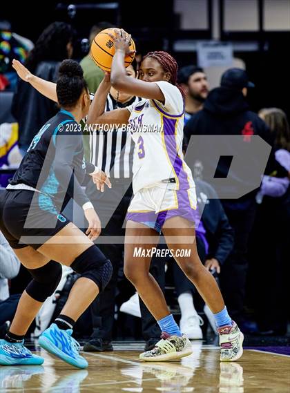 Thumbnail 3 in Santiago vs. Oakland Tech (CIF State D1 Final) photogallery.