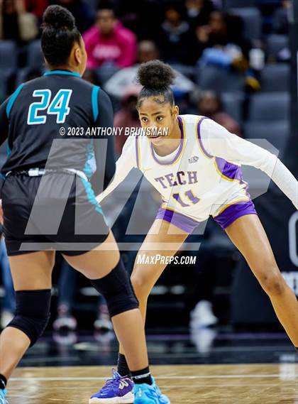 Thumbnail 3 in Santiago vs. Oakland Tech (CIF State D1 Final) photogallery.