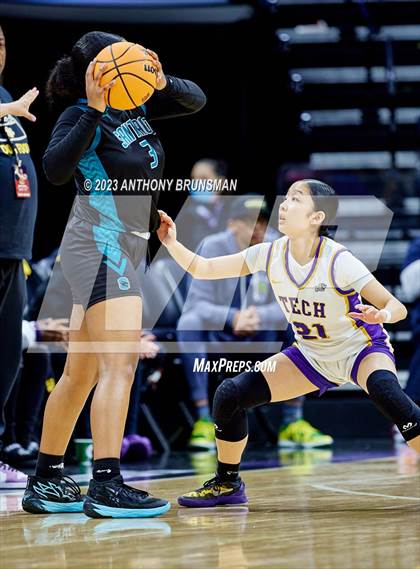 Thumbnail 2 in Santiago vs. Oakland Tech (CIF State D1 Final) photogallery.
