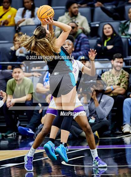Thumbnail 1 in Santiago vs. Oakland Tech (CIF State D1 Final) photogallery.